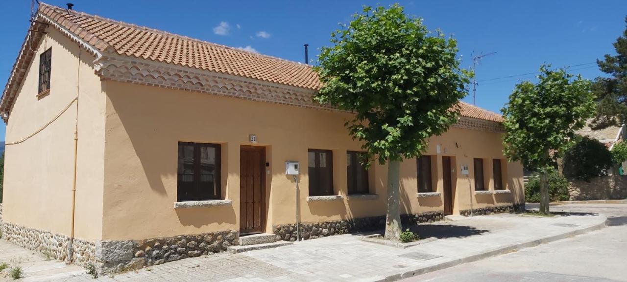 Casitas Pinilla Del Valle Exteriör bild