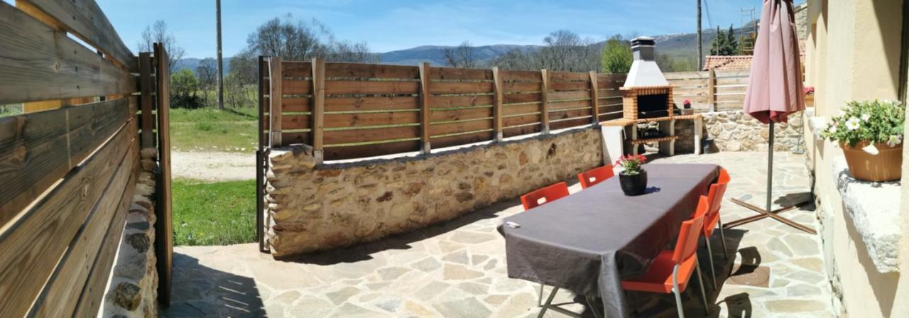 Casitas Pinilla Del Valle Exteriör bild