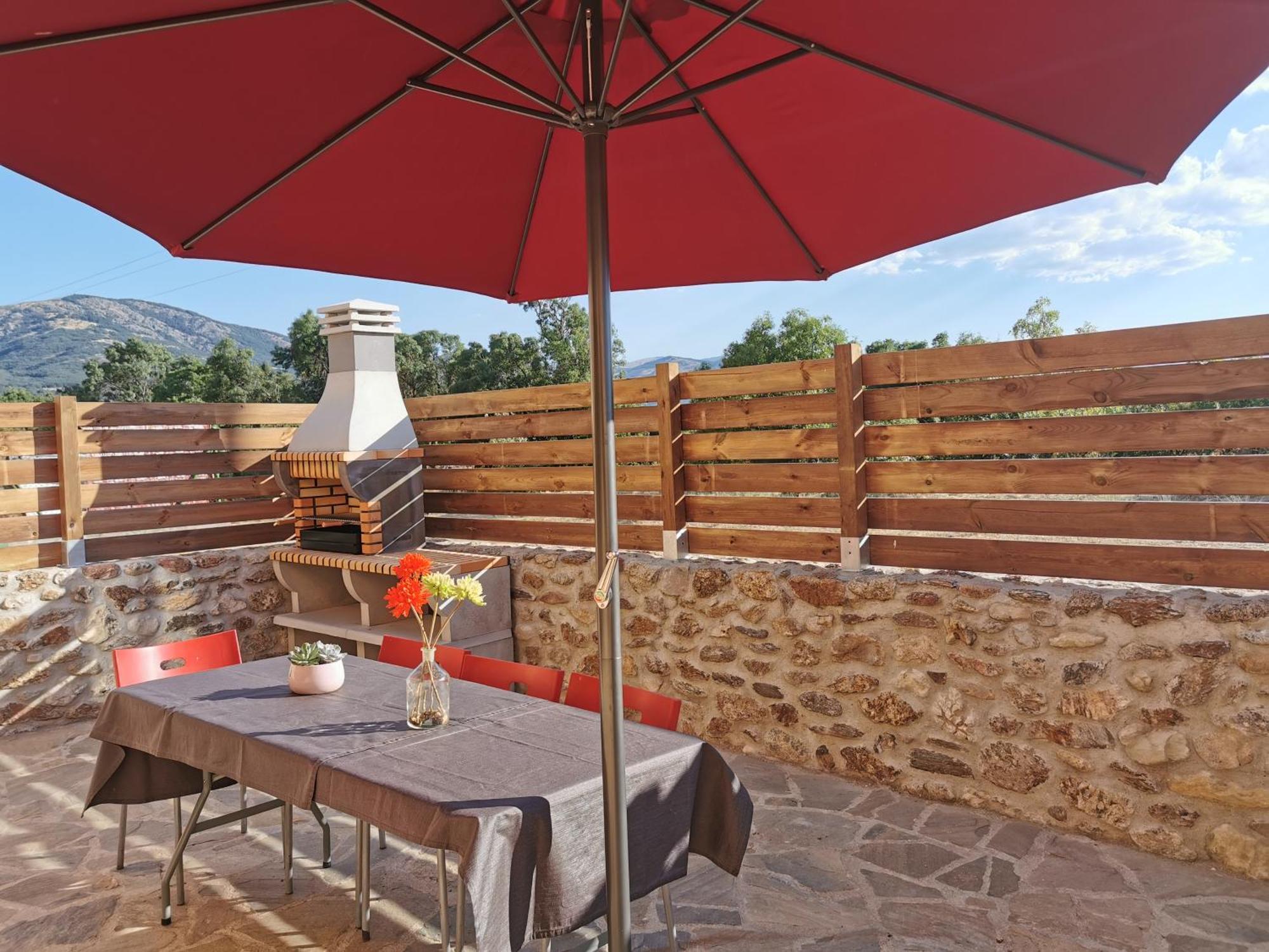 Casitas Pinilla Del Valle Exteriör bild